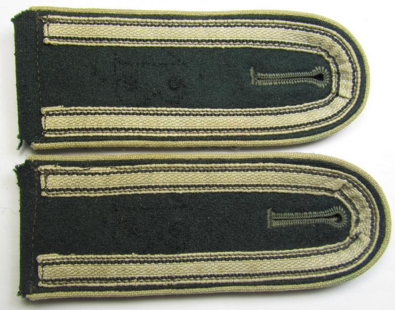 Fully matching pair of WH (Heeres), early-war period- (ie. 'M36'-pattern-) NCO-type shoulderstraps having the neat white- (ie. 'weisser'-) coloured branchcolour as was intended for an: 'Unteroffizier der Infanterie-Truppen'