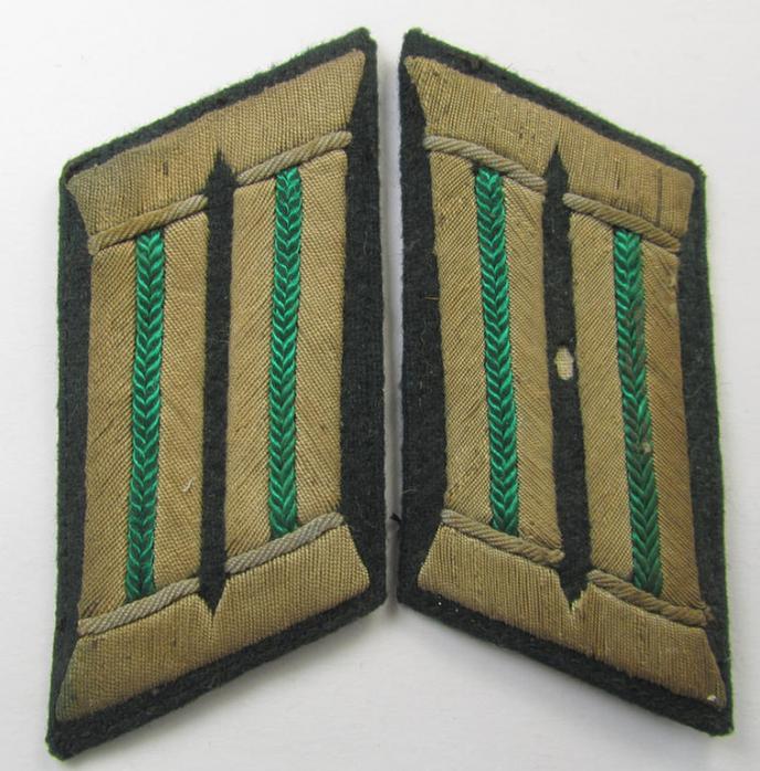 Fully matching pair of WH (Heeres) collar-tabs (ie. 'Kragenspiegel für Offiziere') as piped in the desirable darker-green- (ie. 'grüner'-) coloured branchcolour as was intended for usage by an: 'Offizier eines Gebirgsjäger Regiments'