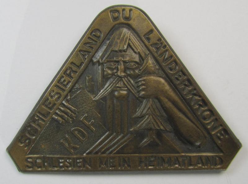 Attractive, so-called: 'KdF'- ('DAF-/Kraft durch Freude'-) related day-badge (ie. 'tinnie') depicting a forrest-creature and text: 'KDF-Schlesierland du Länderkrone - Schlesien mein Heimatland'