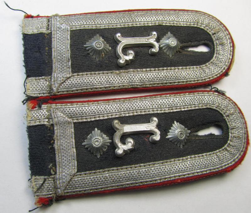 Fully matching - and truly rarely seen! - pair of neatly 'cyphered', WH (Luftwaffe) NCO-type shoulderstraps as was intended for an: 'Oberwachtmeister der Flak-Artillerietruppen u. Mitglied einer Flak-Lehr-Regiments'
