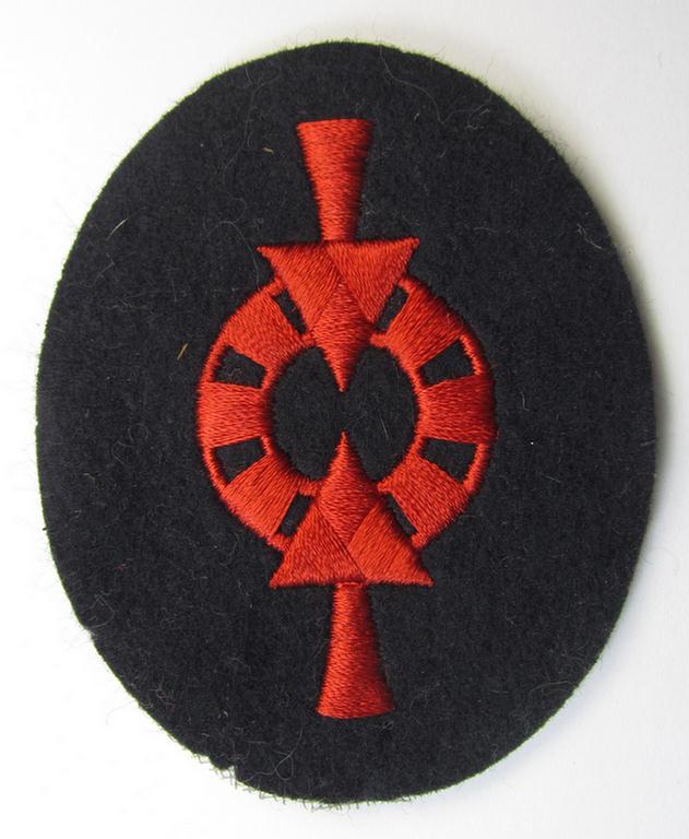 Attractive, WH (Kriegsmarine) neatly machine-embroidered, bright-coloured so-called: naval career- ie. specialist-armbadge (ie. 'Tätigkeits-Abzeichen') as was intended for usage by a: 'Waffenleitvormann'