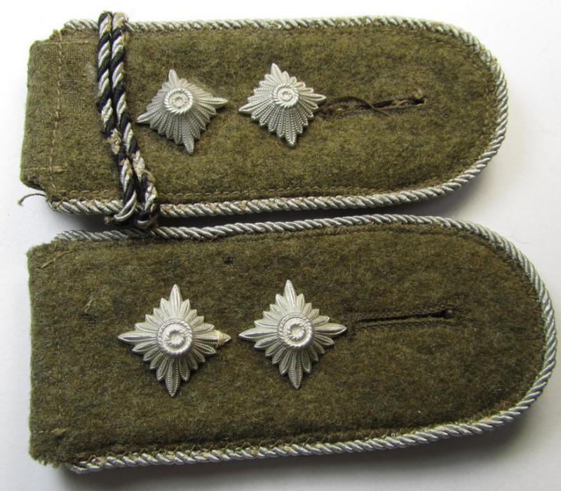 Attractive - albeit minimally mis-matched - pair of RAD (ie. 'Reichsarbeitsdienst') EM (ie. NCO-)type shoulderstraps (being of the third pattern as was used in the period between 1942-45) as was specifically intended for a: 'RAD-Hauptvormann'