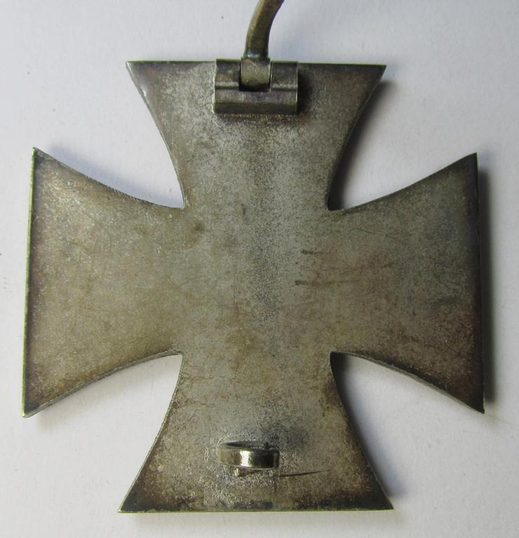 Superb - and early-period! - 'Eisernes Kreuz 1. Klasse' (or: Iron Cross 1st class) being a non-maker-marked example as was presumably produced by the maker: 'B.H. Mayer's Kunstprägeanstalt' and that comes stored in its early-pattern etui