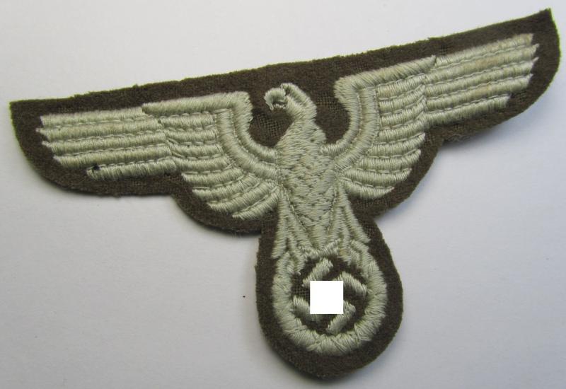 Attractive, machine-embroidered arm-eagle (ie. 'Ärmeladler') as was specifically intended for usage on the brownish-green-coloured tunics of officials of the: 'Reichsministerium für besetzte Ostgebiete' (ie. 'R.M.b.O.')