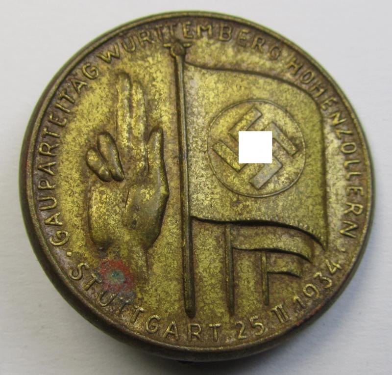 Commemorative - copper-based-, N.S.D.A.P.-related 'tinnie', being a non-maker-marked example depicting an upright hand and various 'swastika'-banners surrounded by the text: 'Gauparteitag Württemberg Hohenzollern - Stuttgart - 25.2.1934'