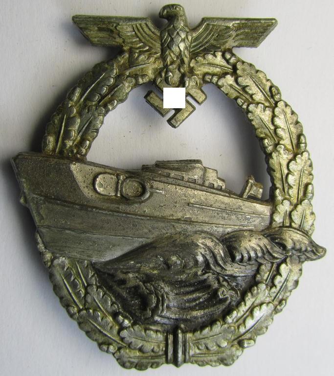 Attractive, WH (KM) so-called: 'Kriegsabzeichen für Schnellboote - 2. Modell' (or: E-boat-war-badge of the 2nd model) being a maker- (ie. 'Fec. W.E. Peekhaus - Berlin - Ausf. Schwerin - Berlin 68'-) marked example by the: 'Schwerin'-company
