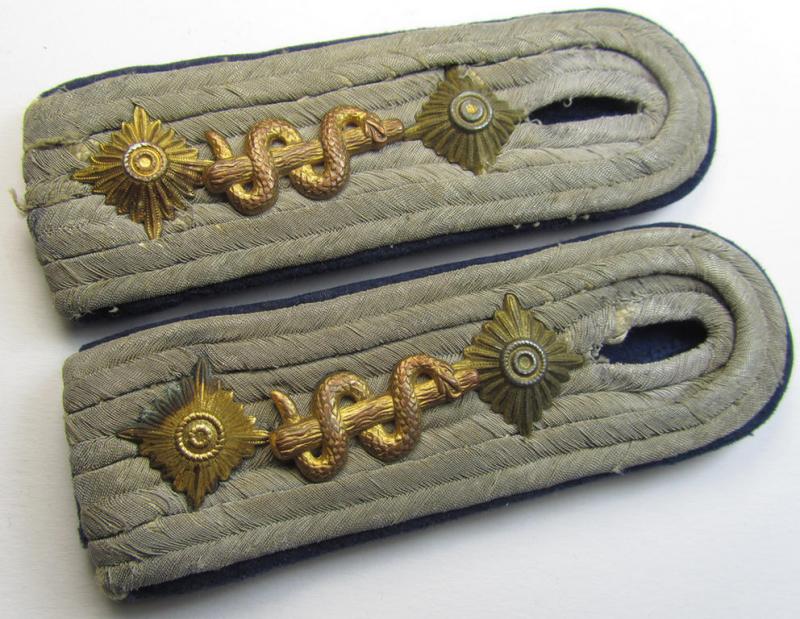 Attractive - and fully matching! - pair of WH (Heeres) neatly 'cyphered', officers'-type shoulderboards as piped in darker-blue-coloured branchcolour as was intended for usage by a: 'Hauptmann u. Arzt' who served within the: 'Sanitäts-Truppen'