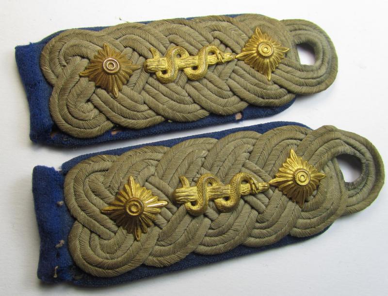 Attractive - and fully matching! - pair of WH (Heeres) neatly 'cyphered', officers'-type shoulderboards as piped in darker-blue-coloured branchcolour as was intended for usage by an: 'Oberst u. Arzt' who served within the: 'Sanitäts-Truppen'