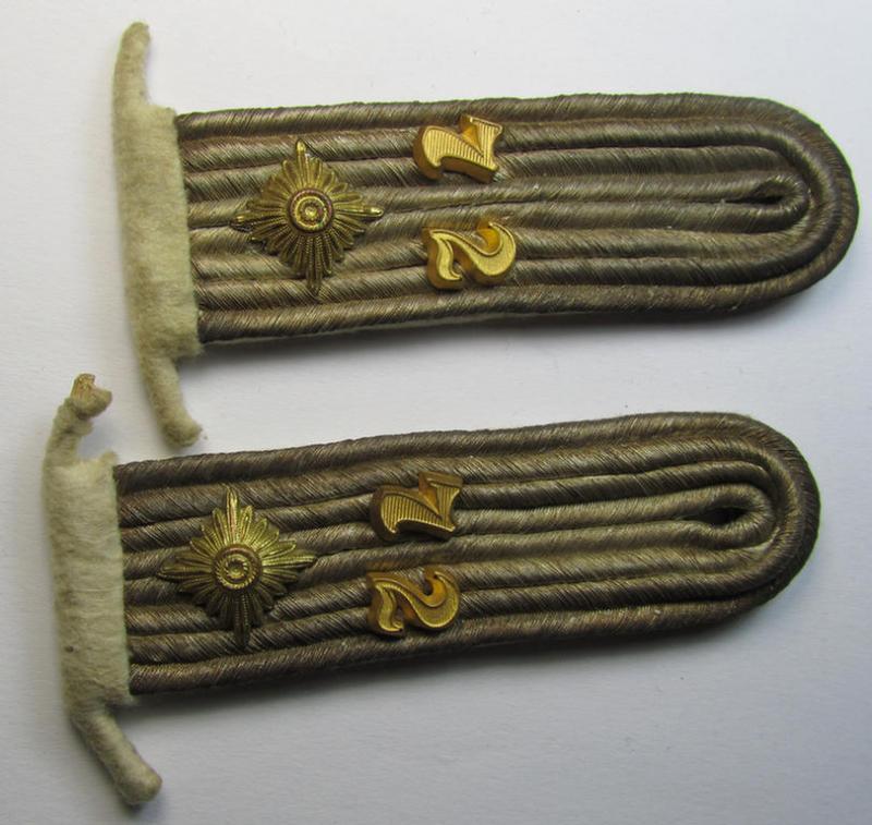 Attractive - and fully matching! - pair of WH (Heeres) 'cyphered' officers'-type shoulderboards (having the neat and seldomly seen so-called: 'Auf der Steg'-mounting!) as was intended for an: 'Oberleutnant des Infanterie-Division 72'