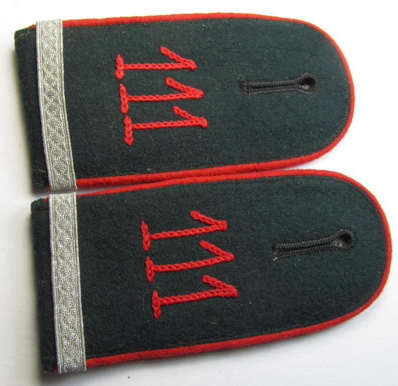 Superb - and fully matching! - pair of WH (Heeres), early- (ie. pre-) war-period- (ie. 'M36 o. 40'-pattern-) 'cyphered' EM-type shoulderstraps as was intended for usage by a: 'Soldat u. Fwbl.-Anwärter des Geb.Jäg.-Artillerie-Regiments 111'
