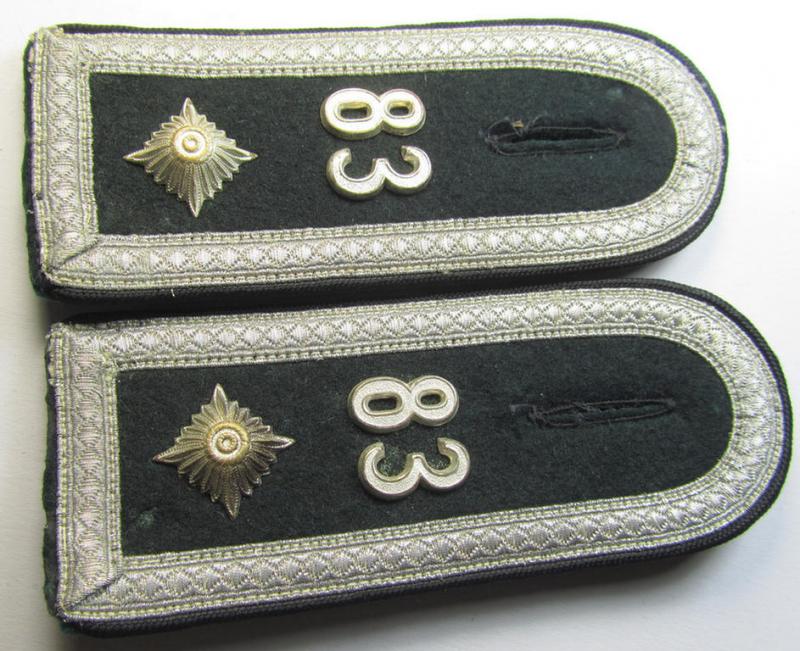 Attractive - matching and scarcely seen! - pair of WH (Heeres) NCO-type (ie. 'M36-/M40'-pattern- and 'rounded styled-') 'cyphered' shoulderstraps as was intended for usage by a: 'Feldwebel des Gebirgs-Pionier-Bataillons 83'