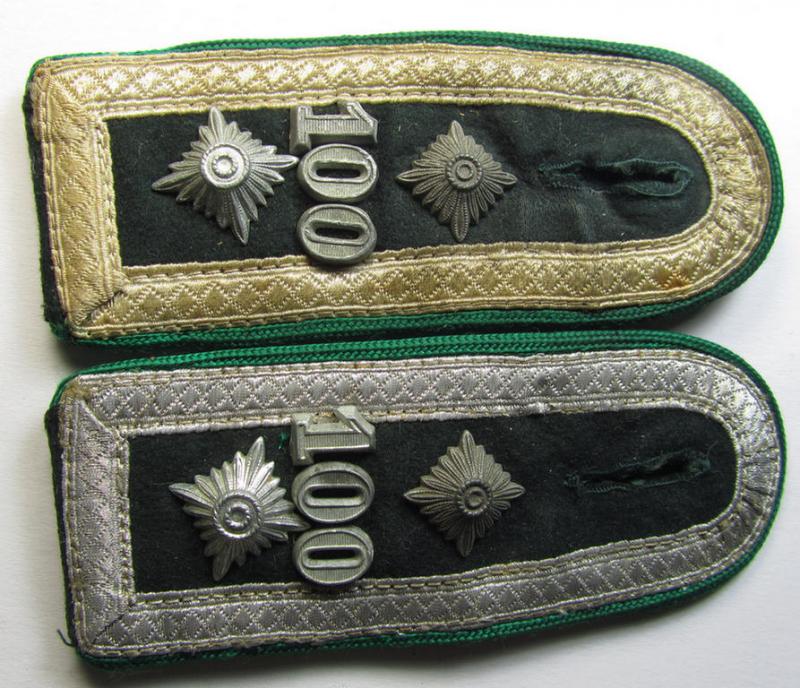 Attractive - matching and scarcely seen! - pair of WH (Heeres) NCO-type (ie. 'M36-/M40'-pattern- and 'rounded styled-') 'cyphered' shoulderstraps as was intended for usage by an: 'Oberfeldwebel des Gebirgsjäger-Regiments 100'