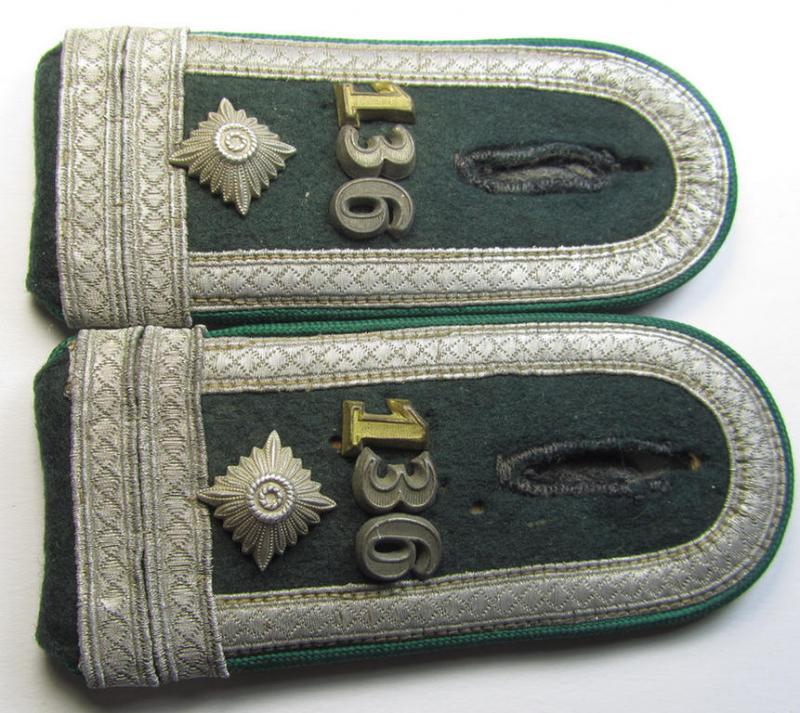 Attractive - matching and scarcely seen! - pair of WH (Heeres) NCO-type (ie. 'M36-/M40'-pattern- and 'rounded styled-') 'cyphered' shoulderstraps as was intended for usage by a: 'Feldwebel u. Offz.-Anwärter des Gebirgsjäger-Regiments 136'