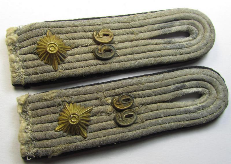 Truly used - and fully matching! - pair of WH (Heeres) neatly 'cyphered', officers'-type shoulderboards as piped in the black-coloured branchcolour as was intended for usage by an: 'Oberleutnant des Gebirgs-Pionier-Bataillons 99'