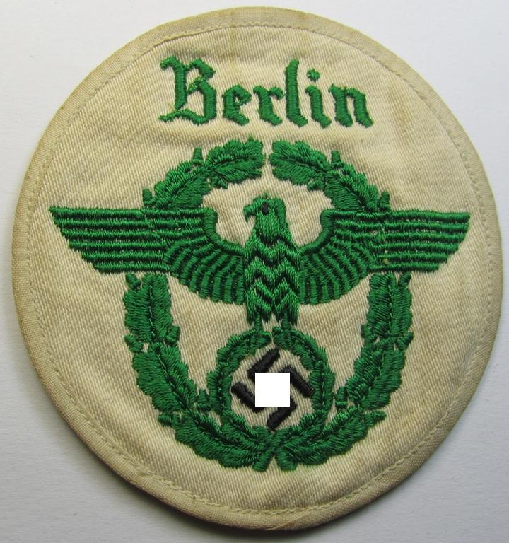 Superb, police (ie. 'Ordnungs o. Verkehrspolizei'-related-) armbadge (ie. arm-eagle) - being a rarely encountered! - summer-tunic-version on a white coloured background as intended for a member who served within the: 'Polizei Berlin'