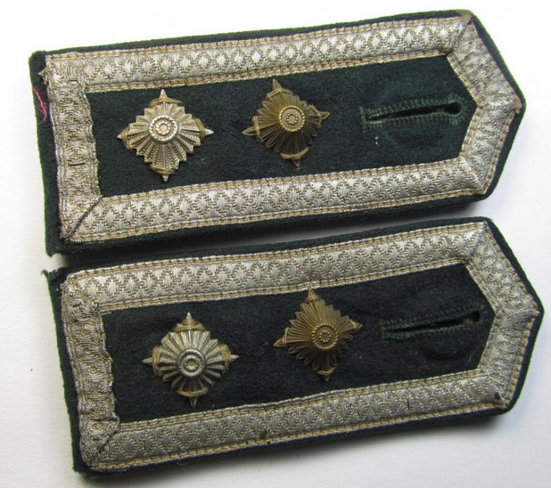 Moderately used - and fully matching! - pair of WH (Heeres) NCO-type (ie. 'M36-/M40'-pattern- and 'pointed styled-') shoulderstraps (being of the 'generic-pattern') as was intended for usage by an: 'Oberfeldwebel des Heeres'