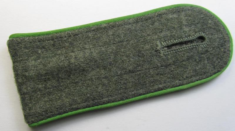 Single, later-war-period, so-called: 'M44'-pattern, 'simplified' WH (Heeres) enlisted-mens'-type shoulderstrap as piped in the bright-green- (ie. 'hellgrüner'-) coloured branchcolour as was intended for by a: 'Soldat der Panzer-Gren.-Truppen'