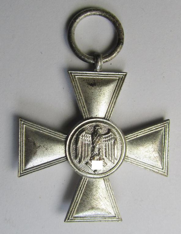 Bright-silver-toned WH (Heeres o. KM): 'WH-Dienstauszeichnung der 2. Stufe' (as was intended for 18 years of loyal-service) that comes together with its period ribbon (ie. 'Bandabschnitt') having a detailed eagle-device period-attached