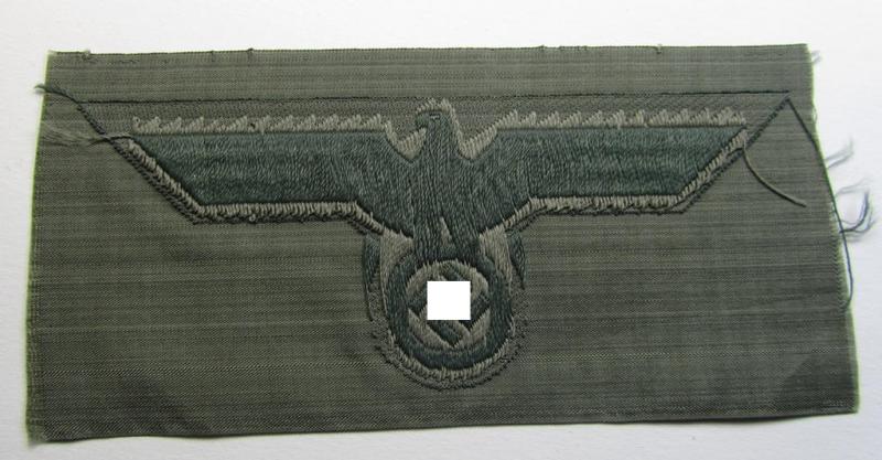 WH (Heeres) mid-war-period- and/or greyish-coloured breast-eagle of the so-called: 'M41'- (ie. 'M43'-) pattern 'Brustadler für Mannschaften u. Unteroffiziere') as executed in the neat 'BeVo'-weave pattern on a field-grey-coloured background