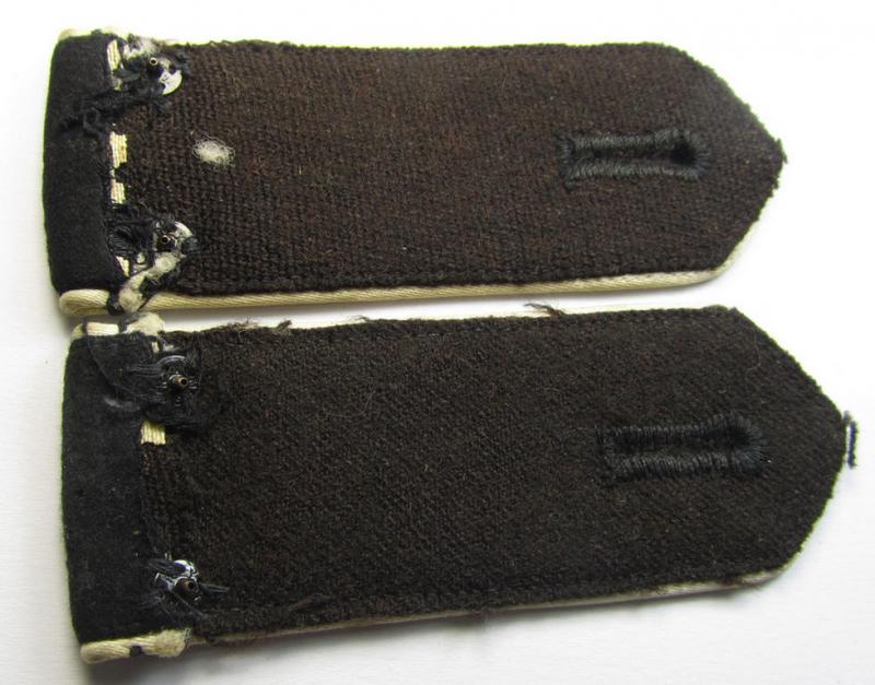 Superb - fully matching and truly very rarely found! - pair of white-piped so-called: 'NPEA'- (ie. 'Nationalpolitische Erziehungsanstalten' or: 'Napola') shoulderstraps for usage by a student who served within one of the: 'NPEA'-institutes