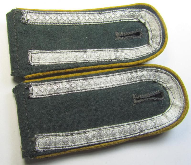 Attractive - and fully matching! - pair of WH (Heeres) early-war-period- (ie. 'M36'- ie. 'M40'-pattern and/or rounded-styled) NCO-type shoulderstraps as was intended for an: 'Uffz. eines Kavallerie- o. Aufklärungs-Abts. o. Rgts.'