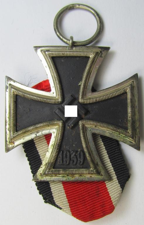 'Eisernes Kreuz II. Klasse' being a - by me - unidentified and non-maker-marked example that comes together with its original (shortened) ribbon (ie. 'Bandabschnitt') as recently found