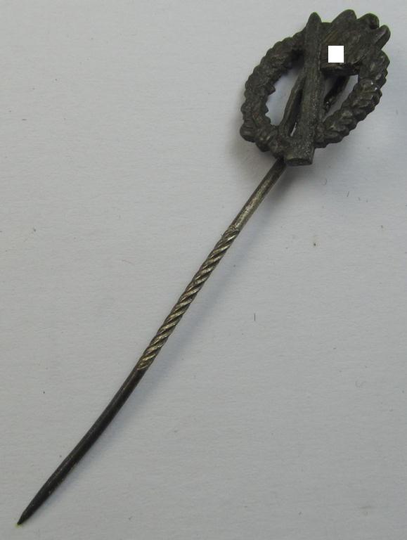 Neat - and 17 mm. sized! - miniature-lapel-pin depicting an: 'Infanterie-Sturmabzeichen in Silber' (or: silver-class infantry-assault-badge ie. IAB) being a non-maker-marked example as executed in silver-coloured zinc-based metal (ie. 'Feinzink')
