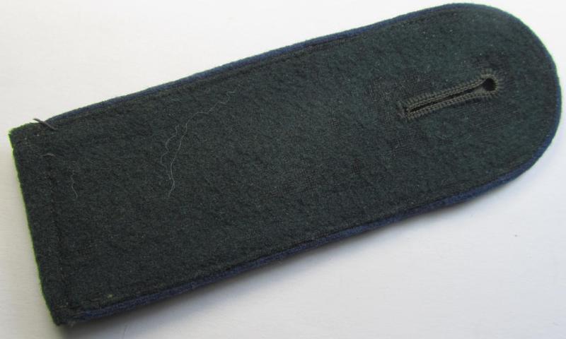 Neat - albeit regrettably single! - early- (ie. pre-) war-period- (ie. 'M36 o. 40'-pattern-) WH (Heeres) enlisted-mens'-type shoulderstrap as piped in the blue-coloured branchcolour as was intended for usage by a: 'Soldat der Sanitäts-Truppen'