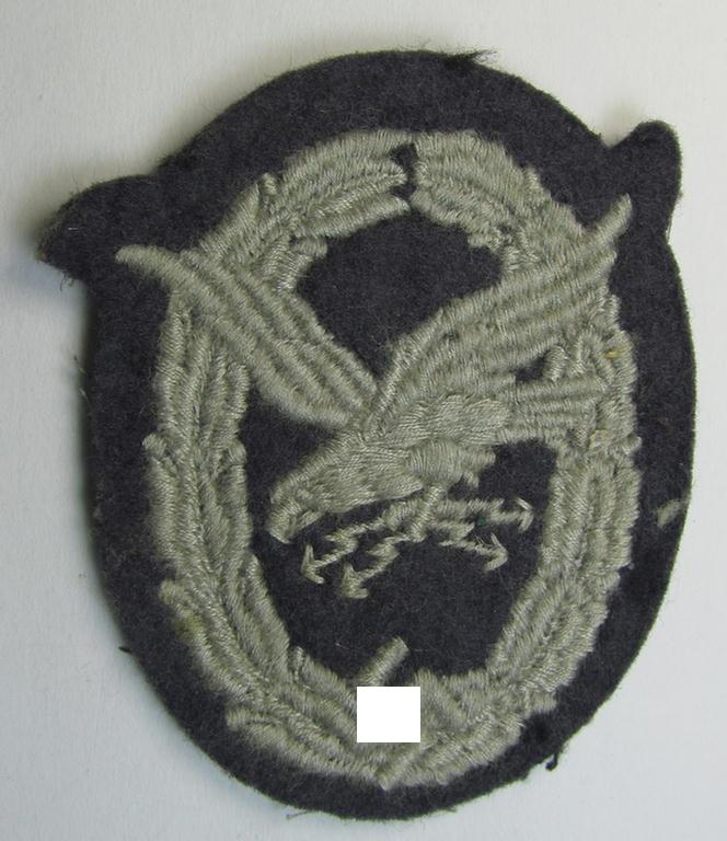 Attractive example of a WH (Luftwaffe) so-called: 'Fliegerschützen-Abzeichen mit Blitzbündel in Stoff' (or: cloth air-gunners-badge with lightning-bolts) being a nicely executed and typical machine-embroidered specimen