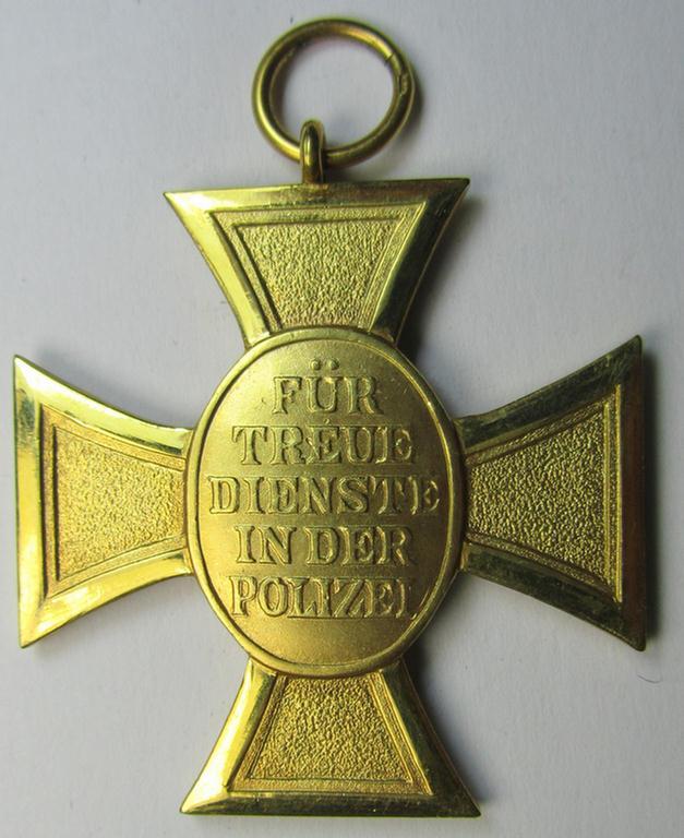 Attractive, golden-class 'Polizei-Dienstauszeichnung 1. Stufe' (or: police loyal-service medal first-class) being a non-maker-marked example that comes together with its accompanying ribbon (ie. 'Bandabschnitt')