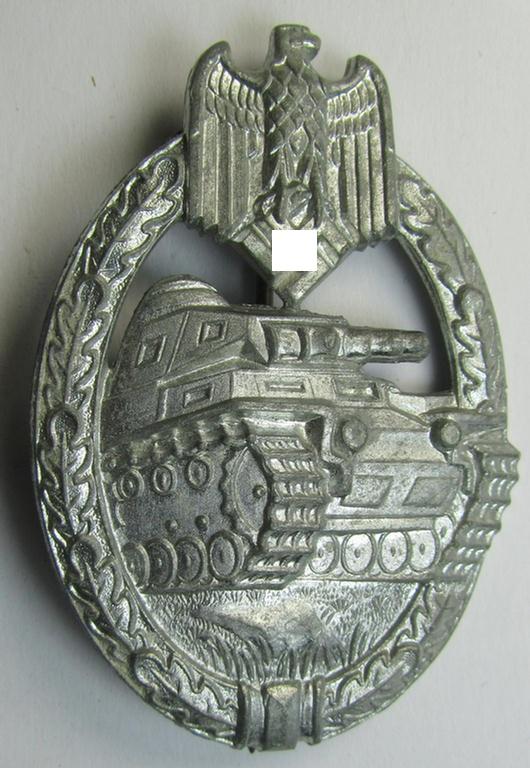 Attractive, 'Panzerkampfabzeichen in Silber' (or: silver-class panzer assault badge or PAB) being a neat zinc- (ie. 'Feinzink'-) version (of the so-called: 'horizontal-crimp'-variant) as was procuced by the: 'Steinhauer & Lück'-company
