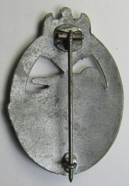 Attractive, 'Panzerkampfabzeichen in Silber' (or: silver-class panzer assault badge or PAB) being a neat zinc- (ie. 'Feinzink'-) version (of the so-called: 'horizontal-crimp'-variant) as was procuced by the: 'Steinhauer & Lück'-company