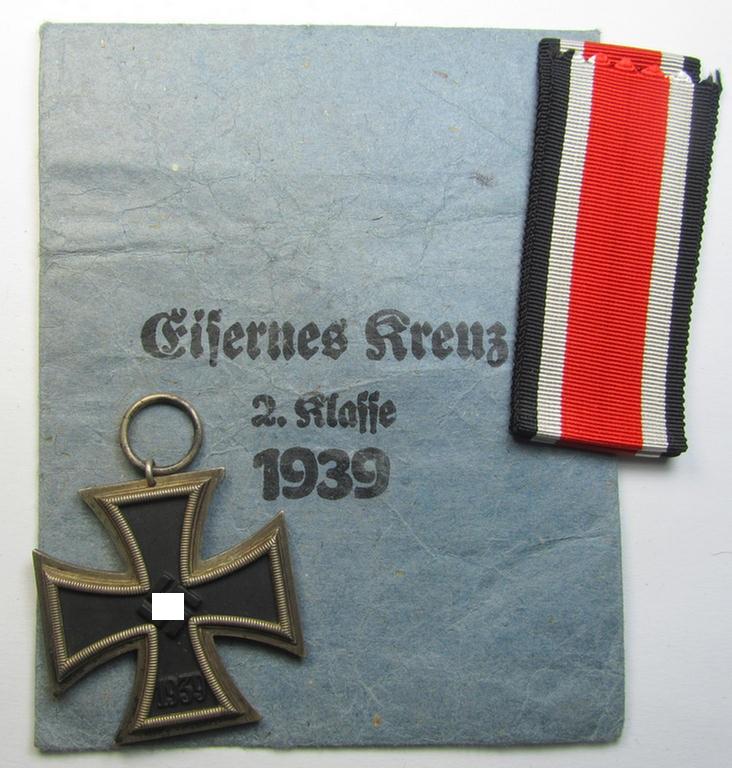 Attractive, 'Eisernes Kreuz 2. Kl.' (ie. Iron Cross 2nd Class) being a maker- (ie. '65'-) marked example that comes stored in its period 'Zellstoff'-based pouch as was produced by the: 'Klein & Quenzer'-company