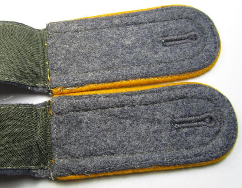 Superb - and fully matching! - pair of mid- (ie. later-) war-period, typical 'tailor-made' WH (Luftwaffe) NCO-type shoulderstraps as was intended for usage by an: 'Unteroffizier der Flieger o. Fallschirm-Truppen'