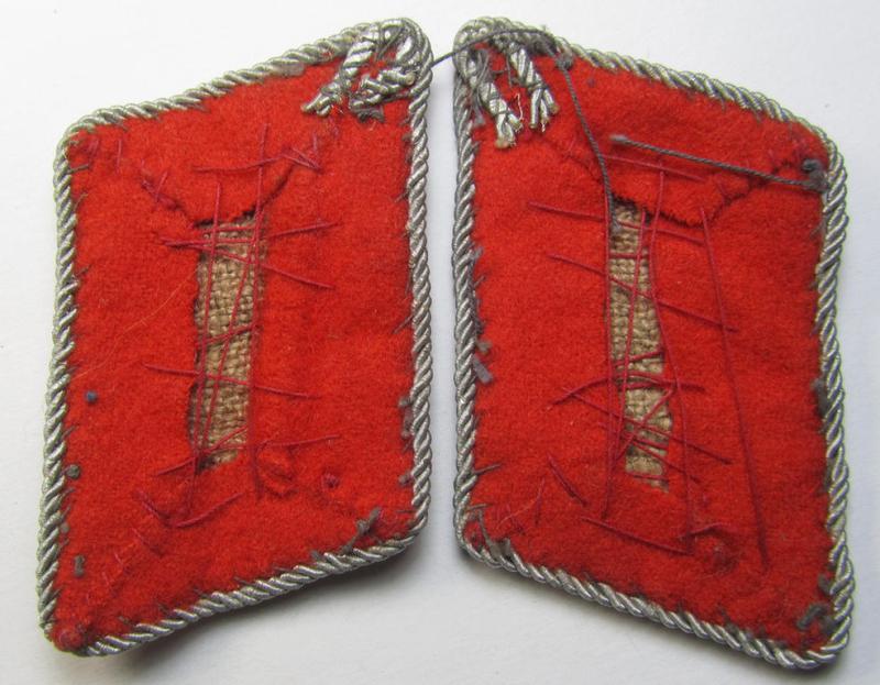 Fully matching pair of WH (Luftwaffe) officers'-type collar-patches (ie. 'Kragenspiegel für Offiziere') as executed in red-coloured wool as was intended for usage by a: 'Leutnant der Flakartillerie-Truppen'