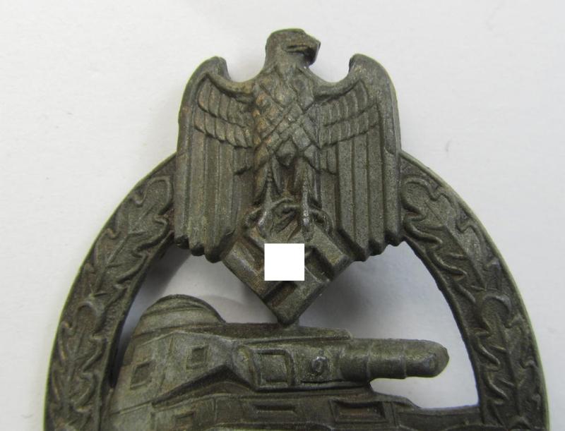 Attractive, 'Panzerkampfabzeichen in Bronze' (or: bronze-class panzer assault badge or PAB) being a neat zinc- (ie. 'Feinzink'-) version (of the so-called: 'horizontal-crimp'-variant) as was procuced by the: 'Steinhauer & Lück'-company