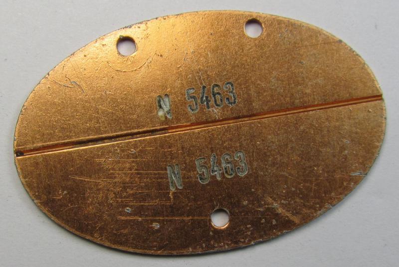 'Last-ditch'- (ie. later-war- albeit 'standard-issue'-) pattern, WH (Kriegsmarine) typical aluminium-based- and/or bright golden-bronze toned ID-disc (ie. 'Erkennungsmarke') bearing the engraved coded numeral that just reads: 'N 5463'