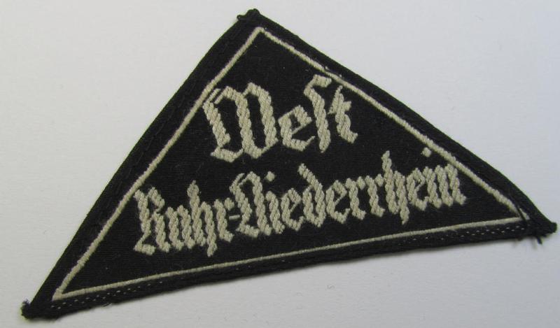 Attractive, 'HJ' ('Hitlerjugend') ie. 'BDM' (ie.: 'Bund Deutscher Mädel') district-triangle (ie. 'Gebietsdreieck') that still retains its period-attached 'RzM'-etiket and that is entitled: 'West Ruhr-Niederrhein'