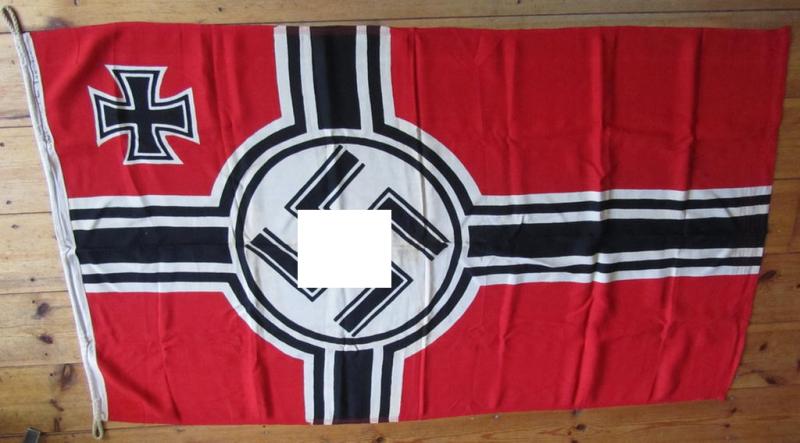 Superb - and scarcely found! - medium- (ie. smaller) sized WH (Kriegsmarine) so-called: 'Reichskriegsflagge o. Fahne' being a: 100 x 170 cms.-sized- and/or clearly maker-marked example that comes in an overall wonderful and untouched, condition