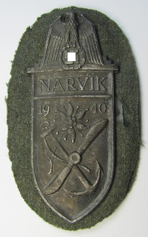 Superb - and actually scarcely encountered! - WH (Heeres) 'Narvik'-campaign-shield being a detailed example as executed in (tarnished) silver-toned zinc- (ie. 'Feinzink') and that comes in an issued- (albeit never worn- nor tunic-attached-), condition