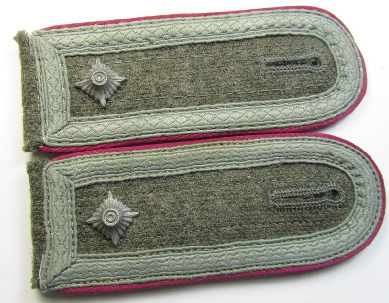 Superb - and fully matching! - pair of later-war-period, so-called: 'M44'-pattern, simplified WH (Heeres) NCO-type shoulderstraps as piped in the bordeaux-coloured branchcolour as intended for usage by a: 'Feldwebel der Nebelwerfer-Truppen'