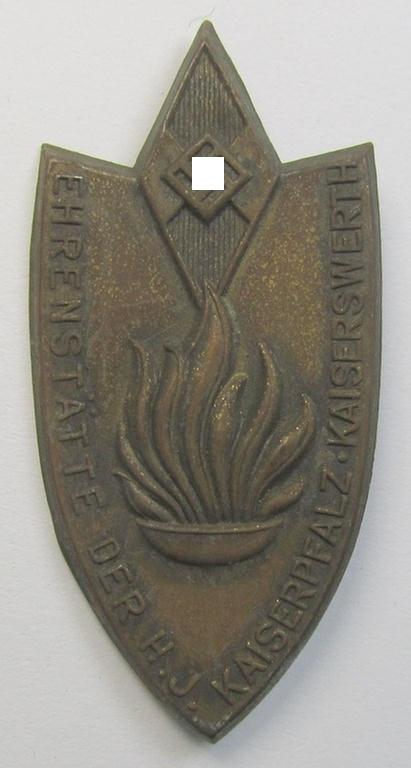 Superb - and rarely found! - HJ- (ie. 'Hitlerjugend'-) related day-badge (ie. 'tinnie' or: 'Veranstaltungsabzeichen') as was issued to commemorate a HJ-related event named: 'Ehrenstätte der H.J. - Kaiserpfalz-Kaiserswerth'