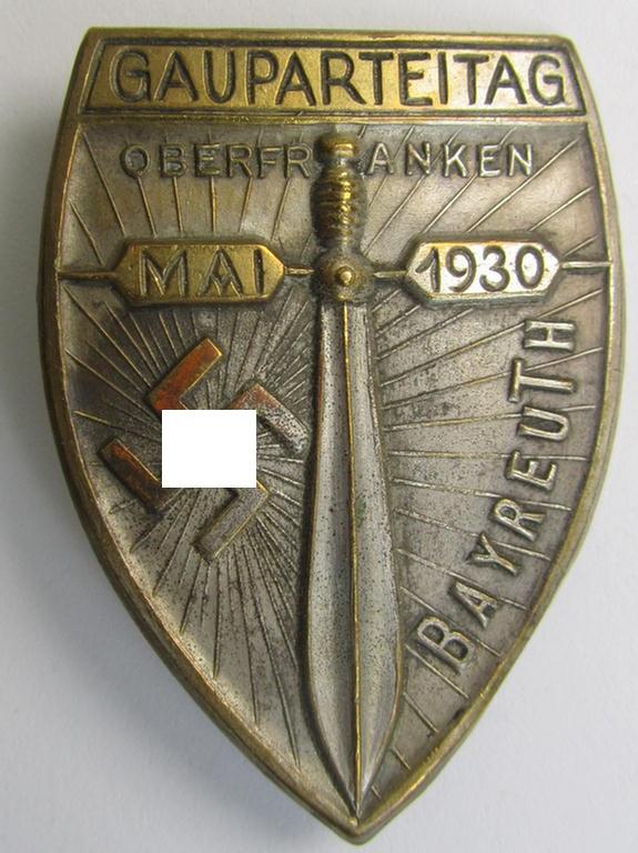 Superb - and very rarely found! - commemorative, silver-toned- and tin-based N.S.D.A.P.- related 'tinnie' depicting a downward-positioned sword, swastika and text (ie. date) that reads: 'Gauparteitag Oberfranken - Bayreuth - Mai 1930'