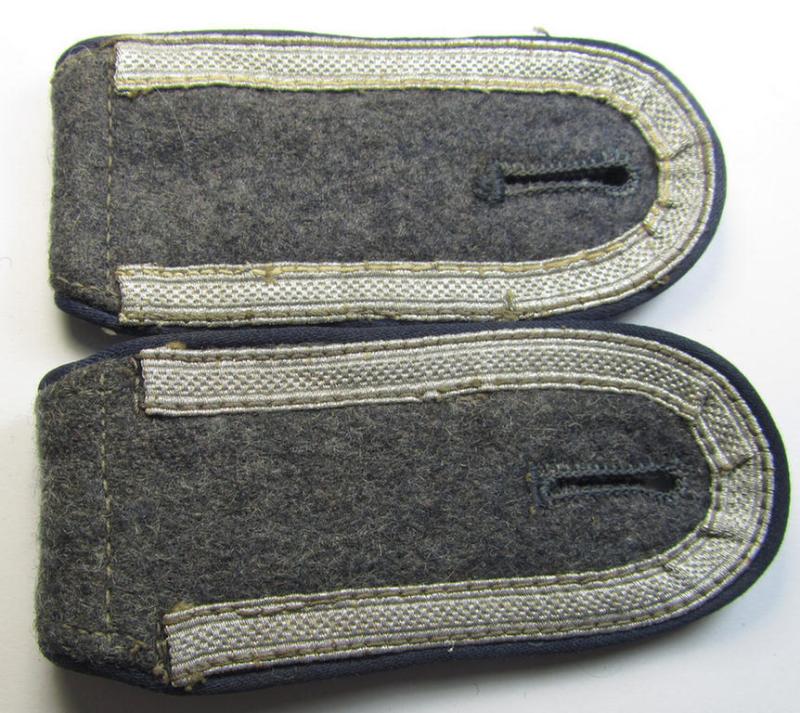 Attractive - and/or fully matching! - pair of WH (Luftwaffe) NCO-type shoulderstraps as piped in the darker-blue-coloured branchcolour as was intended for an: 'Unteroffizier der Sanitäts-Truppen'