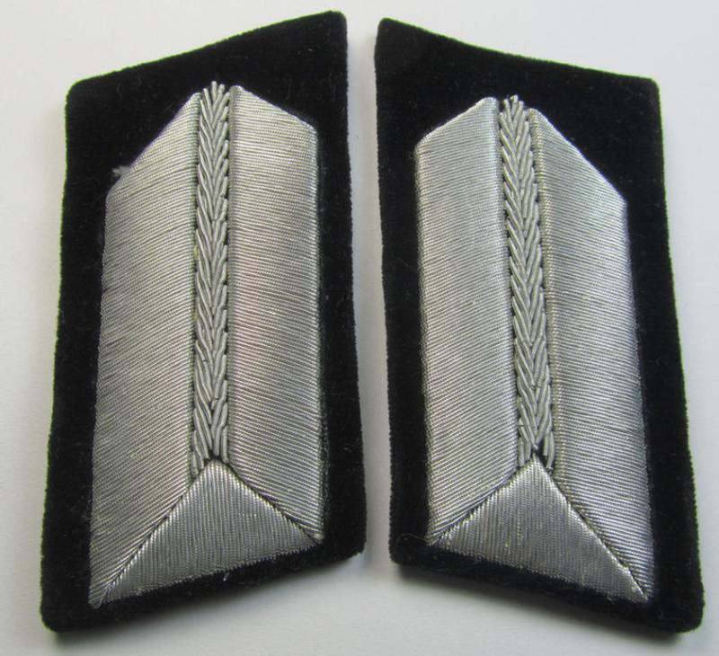 Attractive - and matching! - pair of RAD- (ie. 'Reichsarbeitsdienst') hand-embroidered, officers'-type collar-tabs (of the 2nd pattern) as mounted onto a black-coloured background as was intended for a medium-ranked RAD-officer ('mittlere Führer')