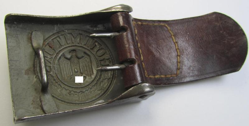 WH (Heeres) field-grey-coloured- and/or steel-based belt-buckle being a maker- (ie. 'Dransfeld & Co.'-) marked- and/or: '1940'-dated example that comes mounted onto its leather-based tab and that comes in a moderately used- ie. worn, condition
