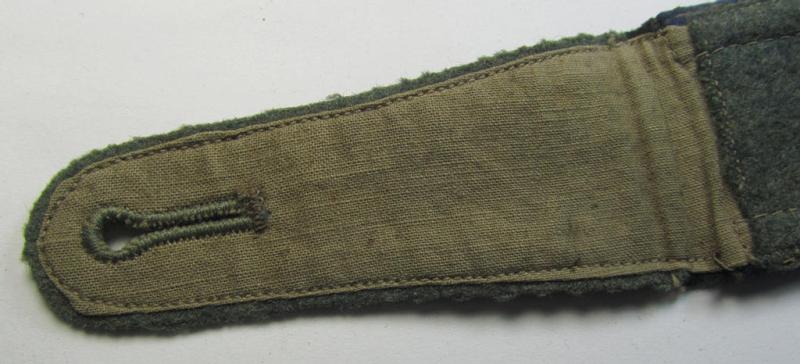 Neat - albeit regrettably single! - WH (Heeres) - I deem - early-war-period- (ie. 'M36/M40'-pattern) NCO-type shoulderstrap as was intended for usage by an: 'Unteroffizier eines Sanitäts-Rgts. o. Abts.'