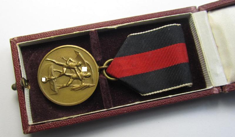WH Czech-occupation- (ie. 'Anschluss'-) medal: '1. Oktober 1938' being an attractive and just minimally tarnished example that comes stored in its bordeaux-red-coloured- and/or non-maker-marked etui as issued