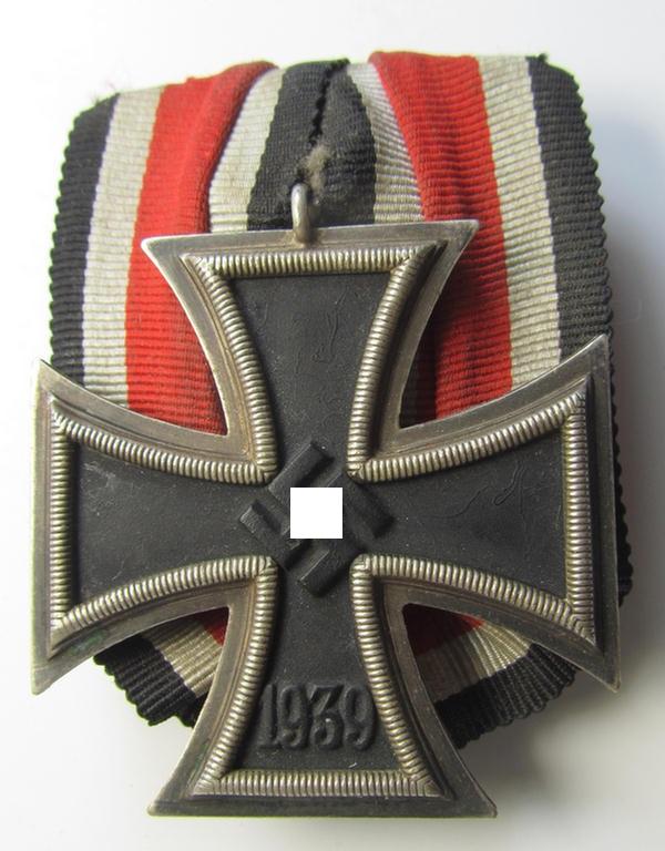 Attractive, Iron Cross 2nd class (or: 'Eisernes Kreuz 2. Klasse') being a nicely preserved example (as was - I deem - produced by the maker ie. 'Hersteller' named: 'Klein & Quenzer') and that comes mounted as a so-called: 'Einzelspange'