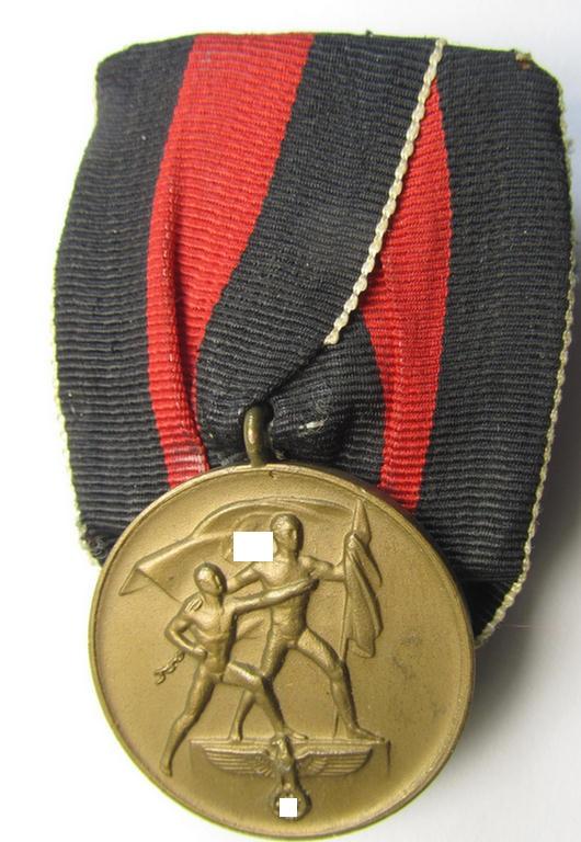 Neat, bright golden-toned WH (Heeres o. KM etc.) so-called: 'Einzelspange' (being of the 'standard-issued'- ie. 'non-detachable'-pattern) showing a WH Czech 'Anschluss'- (ie. occupation-) medal: '1 October 1938'